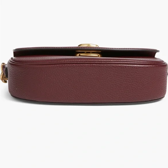 New Coach pebbled leather Merlot Shoulder Bag Gold Accents slip pocket in back - Picture 4 of 7